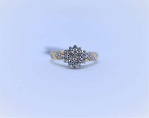 ***9K GOLD UNIQUE CLUSTER RING