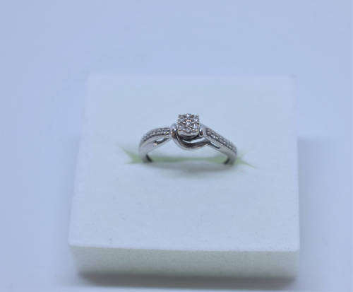 9k WHITE GOLD DIAMOND ENGAGEMENT PROMISE RING
