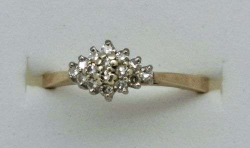 *WOW*DIAMOND cluster engagement ring 9k solid yellow gold