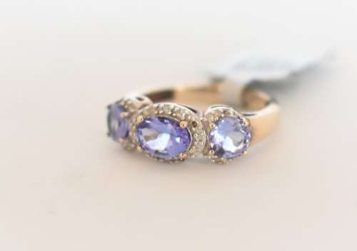 2ct TANZANITE and diamond ring 9k solid yellow gold