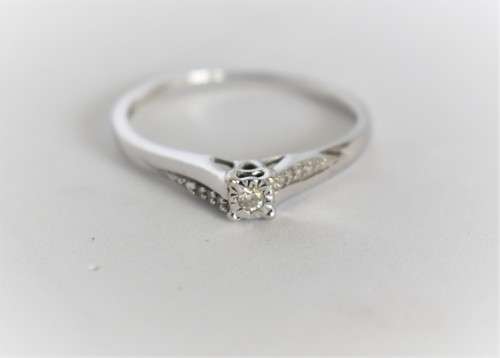White gold 9k diamond engagement ring