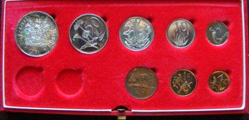 1981 RSA LONG PROOF SET IN RED SA MINT BOX. NO GOLD. SILVER R1.