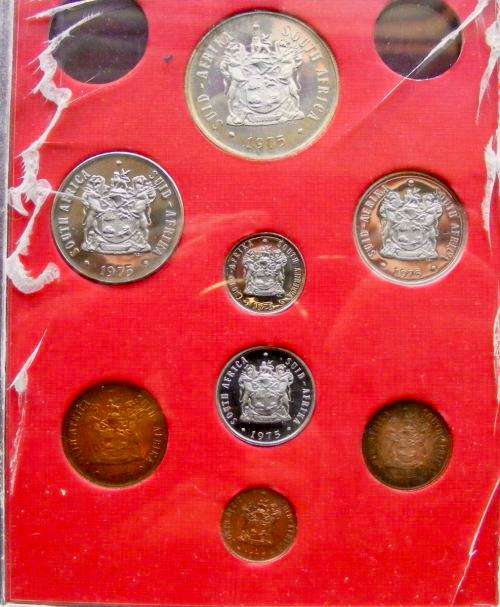 1975 RSA SHORT PROOF SET WITH DAMAGED PERSPEX BOX. COINS ARE PROOF