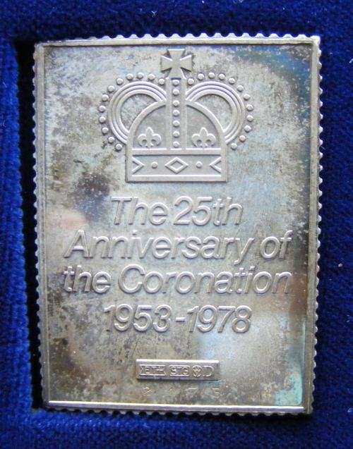 The queens coronation set. 25,2 grams of sterling silver.