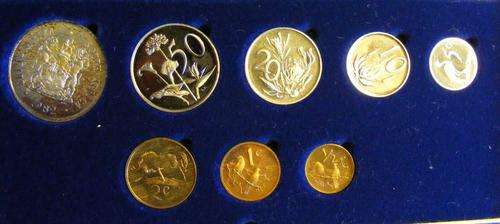 DRIE 1982 RSA SHORT PROOF SET IN BLUE SA MINT BOX  .HERNS CV  R450