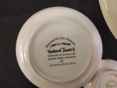 ASSORTED DECORATIVE PLATES OF VARIOUS SIZES