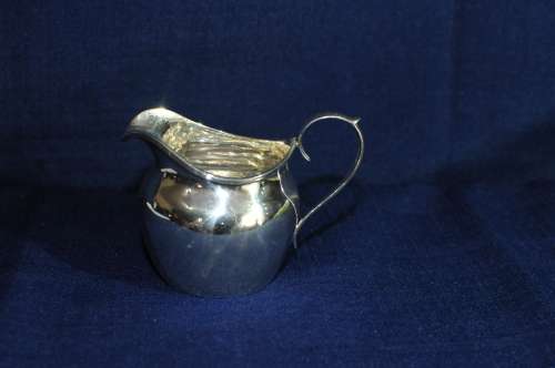 Hallmarked George V Helmet Shaped Silver Cream Jug (65g)