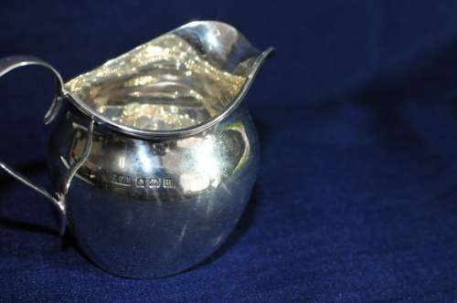 Hallmarked George V Helmet Shaped Silver Cream Jug (65g)