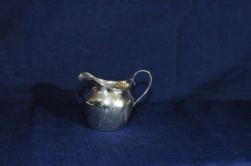 Hallmarked George V Helmet Shaped Silver Cream Jug (65g)
