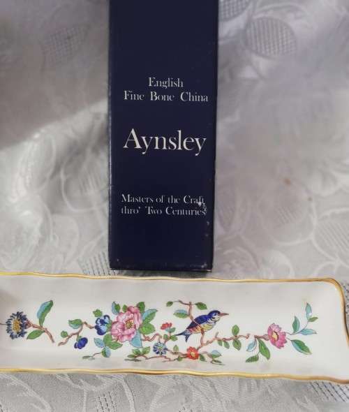 Boxed `Aynsley` fine bone China trinket dish and Boxed `Aynsley` cake plate and matching cake lifter