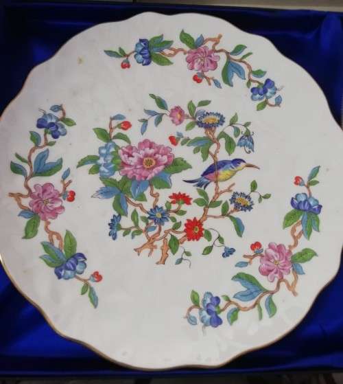 Boxed `Aynsley` fine bone China trinket dish and Boxed `Aynsley` cake plate and matching cake lifter