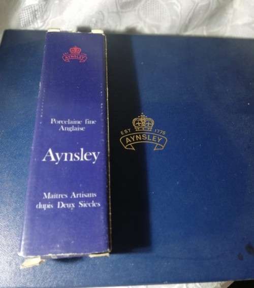 Boxed `Aynsley` fine bone China trinket dish and Boxed `Aynsley` cake plate and matching cake lifter