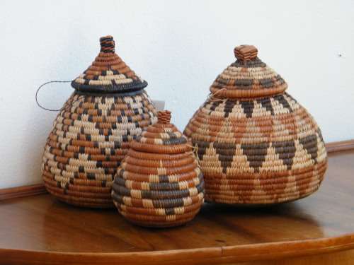 Set of 3 woven baskets
