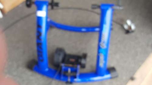 GIANT BICYCLE TRAINER