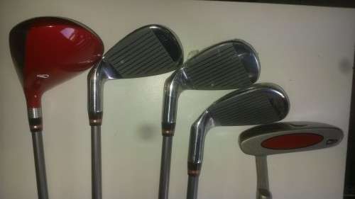 JUNIOR MAXED GOLF CLUBS AND CART