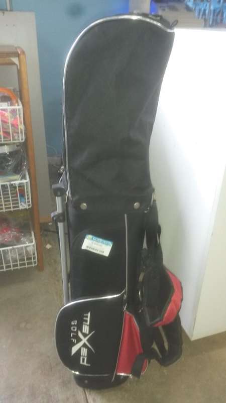 JUNIOR MAXED GOLF CLUBS AND CART