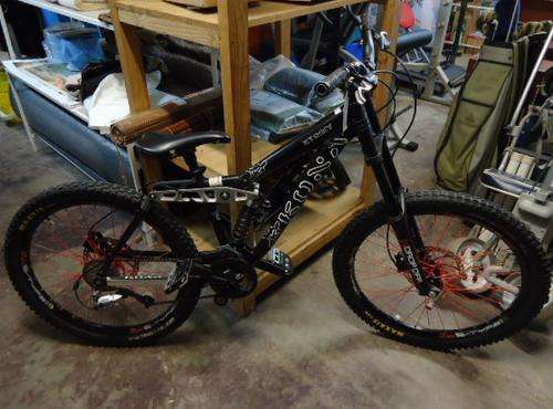 Kona Stinky Deluxe Down hill Mountain Bike