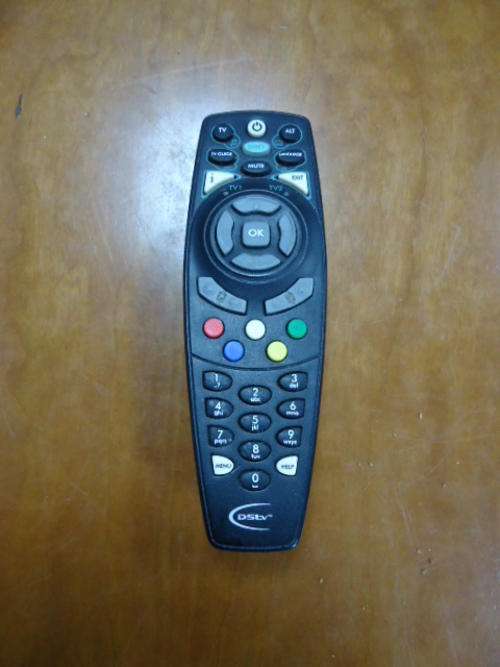 DSTV Remote Model B3 - Willing to close auction early