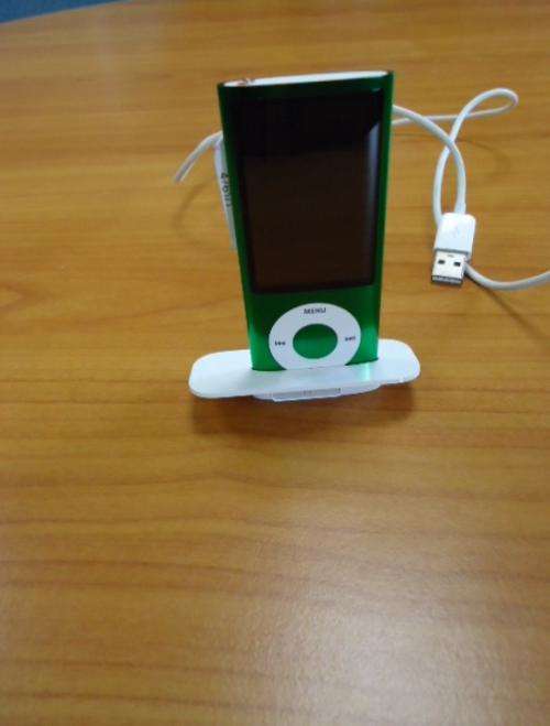 Apple Ipod A1320 w/ built in Video Camera - Green + Charger & Stand