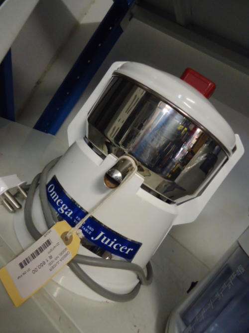 OMEGA FRUIT AND VEG JUICER MODEL NO 1220