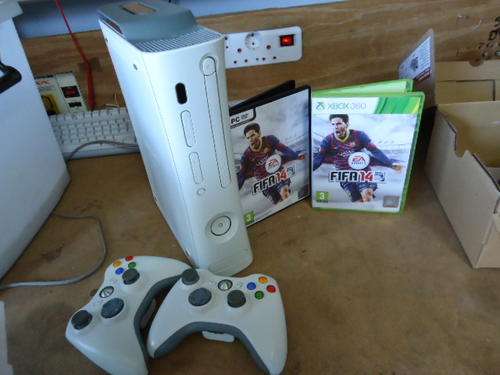 XBOX 360 CONSOLE COMPLETE IN BOX - COMES WITH 2 REMOTES & 2 GAMES