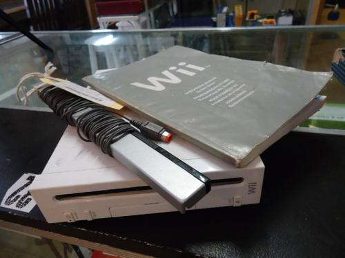 WII CONSOLE WITH REMOTE WITH CABLES AND BALANCE BOARD