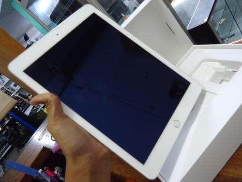 Apple Ipad Air 64 gb A1567 Silver - In Original Box Mint condition