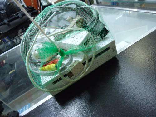 WII CONSOLE W/ 2 REMOTES