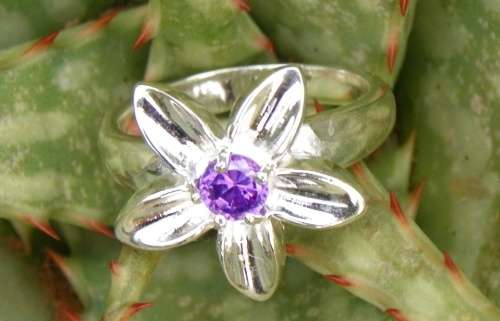 SILVER FLOWER RING SIZE 8