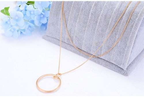 MULTI LAYER CHAIN WITH A CIRCLE PENDANT - GOLD PLATED