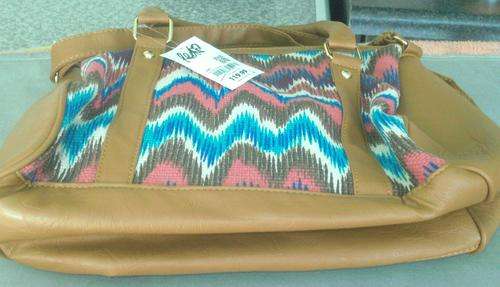Brown hand bag with wave motive