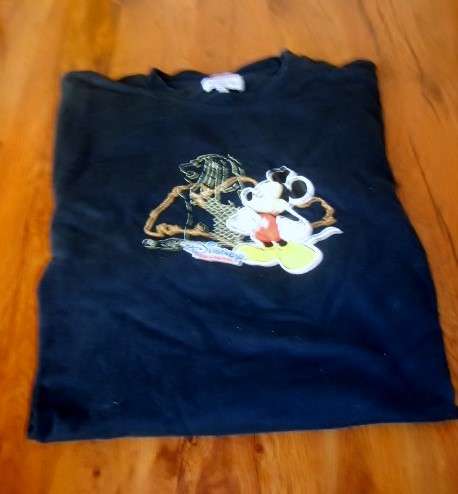 HANG TEN DISNEY COLLECTION SHIRT. SIZE XLARGE. AS NEW
