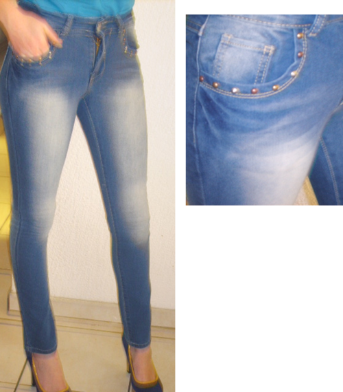 Blue skinny jean with stud detail on front pockets. Size 30