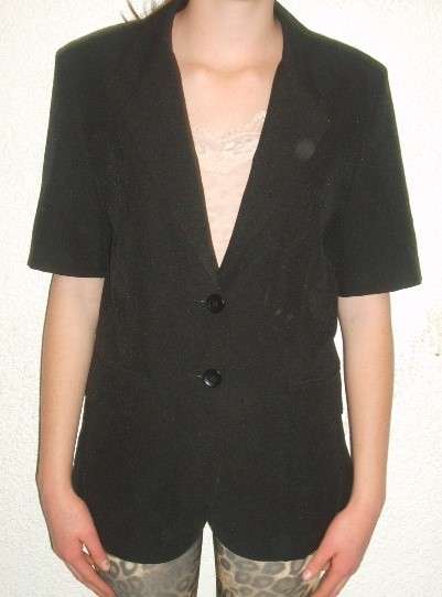 BLACK SHORT SLEEVE JACKET. EXACT. SIZE 14. AS NEW