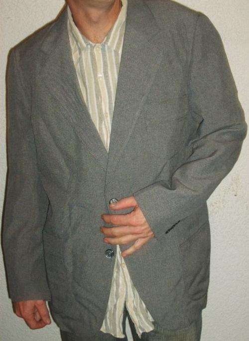 GREY BLAZER. MAMONTIN  SIZE LARGE. AS NEW