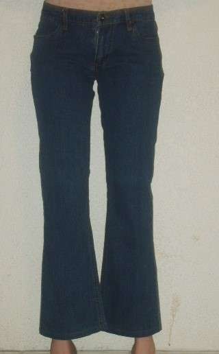 BOOTLEG BLUE JEAN. SIZE 32. AS NEW