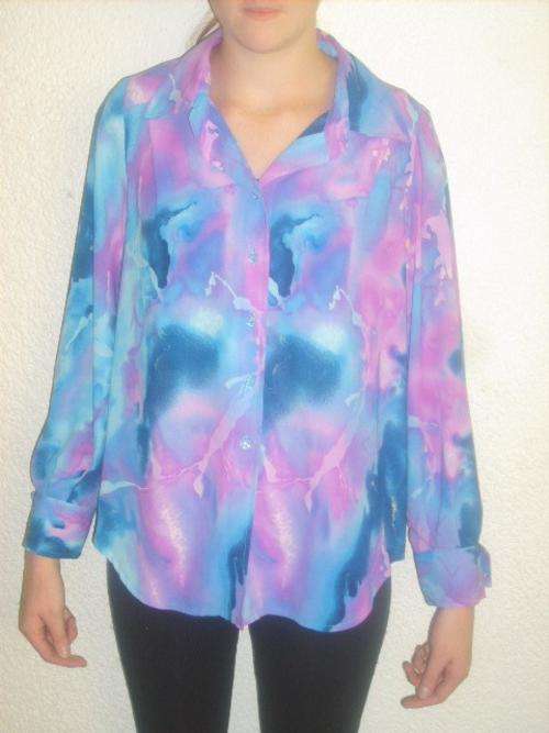 BEAUTIFULL LONG SLEEVE PATTERENED SHIRT. SIZE 16. AS NEW