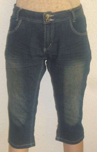KNEE LENGTH SHORTS. SIZE 36. AS NEW