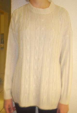 WHITE JERSEY. SIZE LARGE AS NEW
