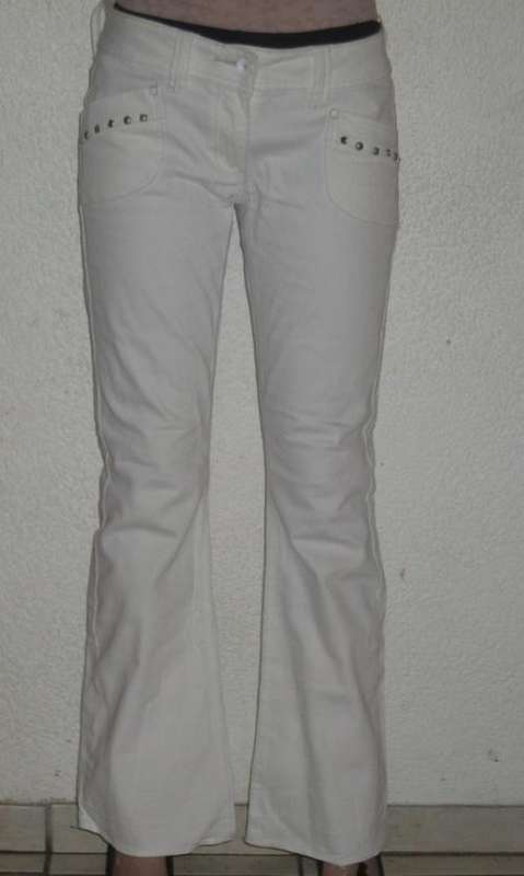 WHITE BOOTLEG JEANS 12. AS NEW