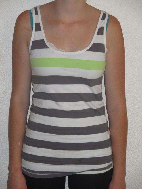 LONGER LENGTH SLEEVELESS T. MEDIUM. AS NEW