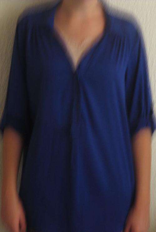 LONGER LENGTH NAVY BLUE OVERSIZED T. SIZE M. AS NEW