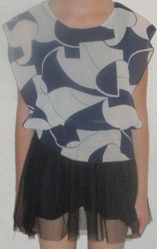 FUNKY DRESS. SIZE 8. AS NEW