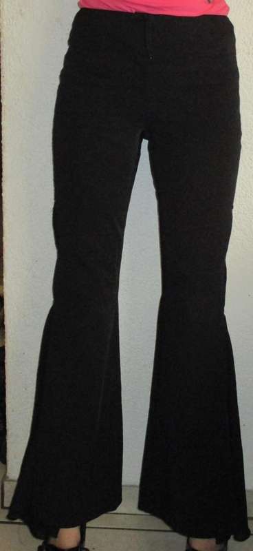 TSHIRT MATERIAL WIDE LEG BLACK PANTS. SIZE LARGE. CONDITION VERY GOOD