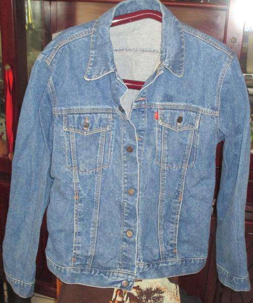 LEVIS DENIM JACKET. SIZE XL. AS NEW