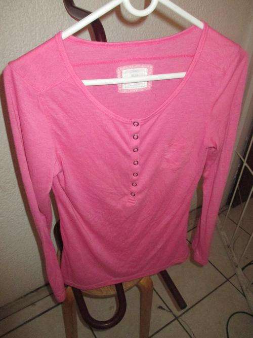 PINK CASUAL LONG SLEEVE T. SIZE SMALL. CONDITION VERY GOOD