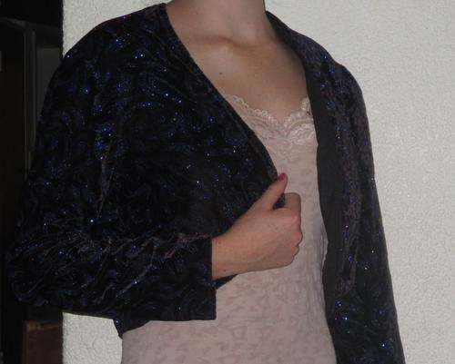 VELVET FEEL BOLERO JACKET WITH BEDAZZLED PATTERNS IN ROYAL BLUE. SIZE LARGE. AS NEW
