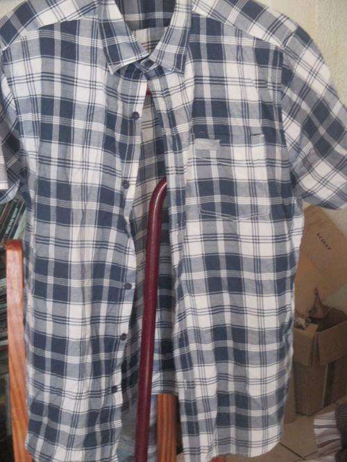 BLOCKED SHORT SLEEVE SHIRT. SIZE L. AS NEW