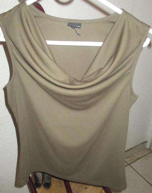 BROWN SLEEVELESS TOP. TRUWORTHS. SIZE 36. AS NEW