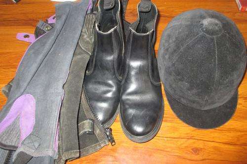 HORSE RIDING BOOTS SIZE 5, CAP (7.5 / 58) AND 2 CHAPS (XXS & M/40). VERY GOOD CONDITION
